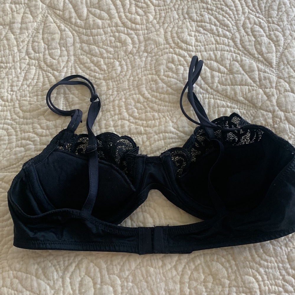 Vintage Victoria’s Secret black embroidered Demi bra size 34B - Picture 3 of 3